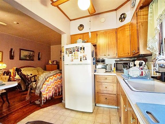 4th image of 2386 Stillwell Ave