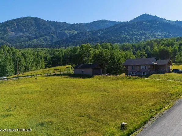 3 W Elkhorn Dr, Thayne, WY 83127