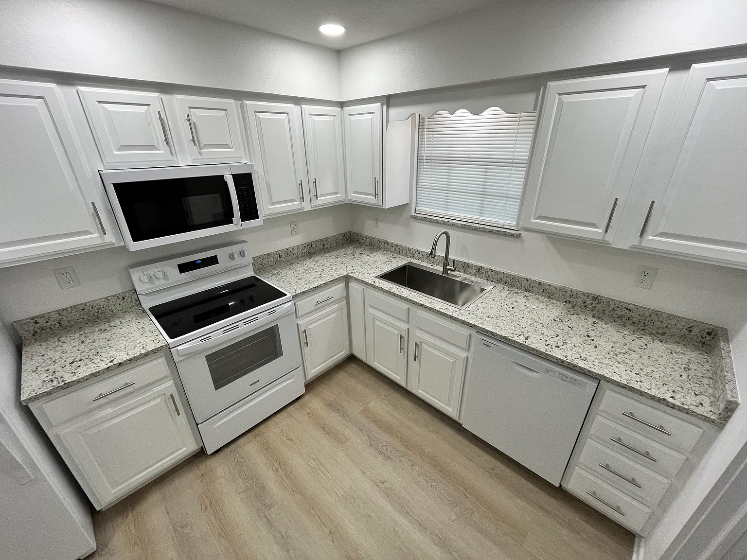 2 bed, 1052 sqft, $1,400 — Photo 1