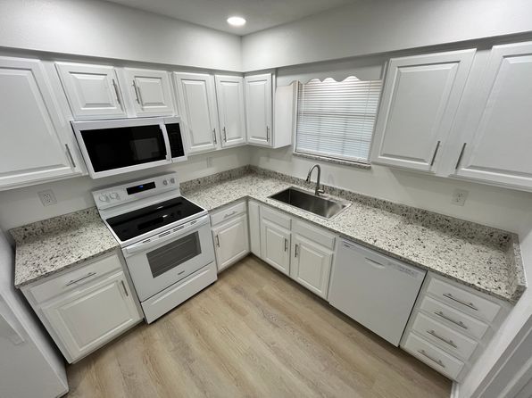 1130 SW McFarlane Ave Unit 101