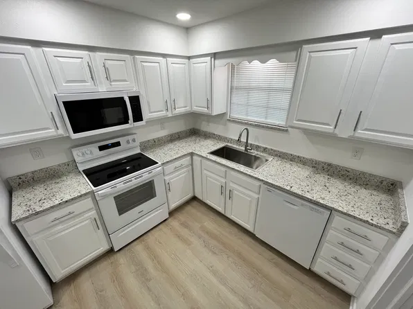 1130 SW McFarlane Ave Unit 101, Lake City, FL 32025