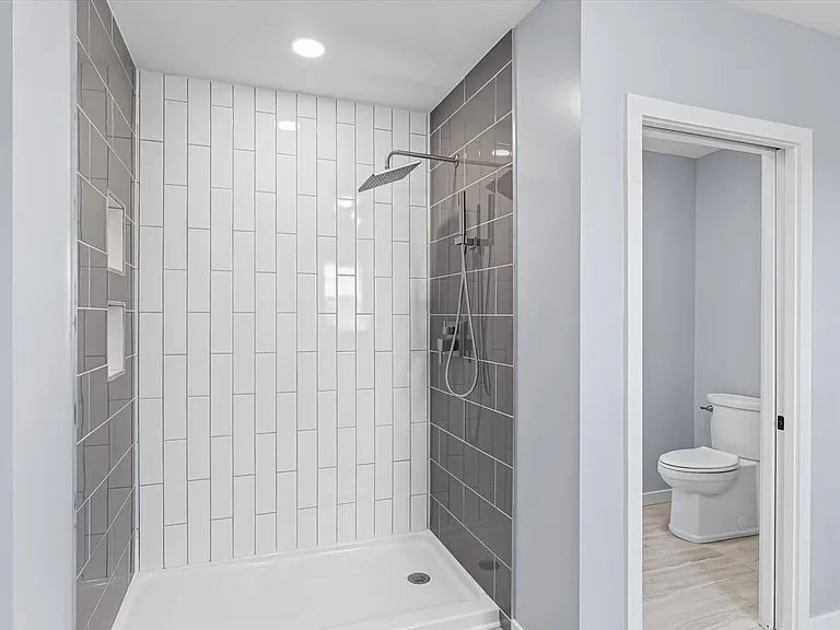 1306 Roberto Rd — Photo 31