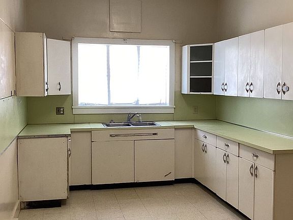 2nd image of 206 E King St APT A