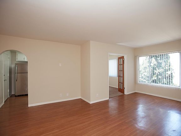 3rd image of 1833 Westholme Ave APT 204