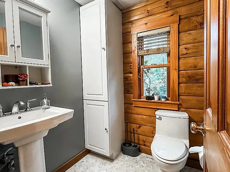 310 Salem St — Photo 26