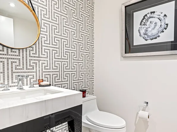 261 West 25th Street image 10 of 19