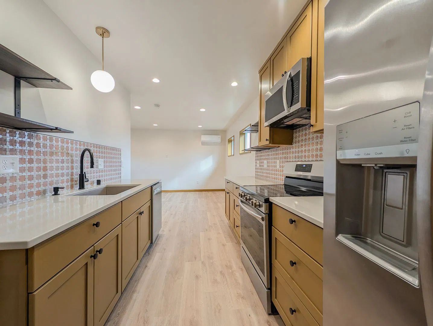 **Move-In Special** Beautifully Renovated 1 Bed, 1 Bath with W/D & Modern Finishes! — Photo 3