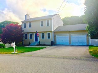 70 Village Hill Ln, North Kingstown, RI 02852
