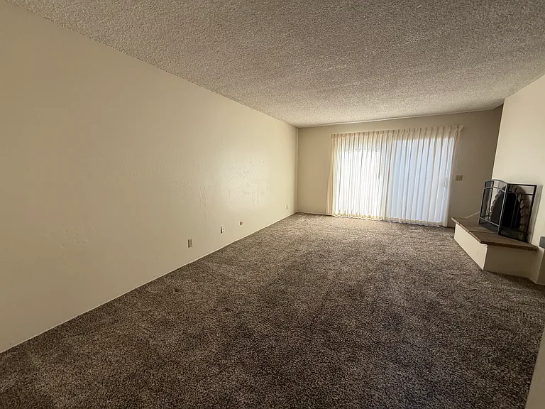 1390 Southwood Dr #B — Photo 2