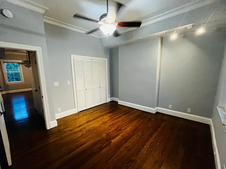 2621 Cleinview Ave — Photo 2
