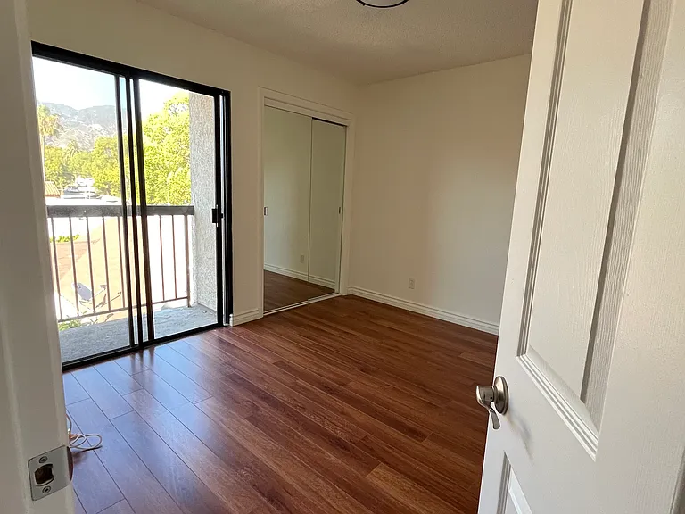 1165 Spazier Ave #104 — Photo 5