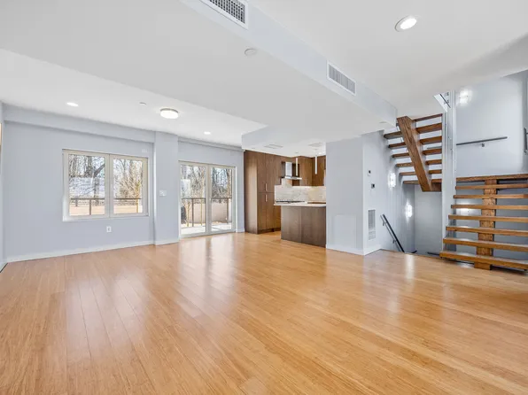 139 Highland Avenue image 11 of 26