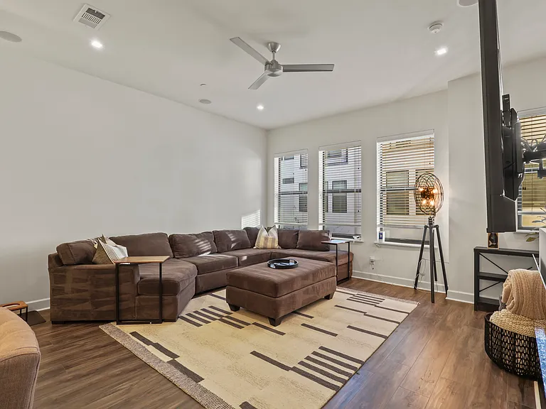 1813 Park Ave #106 — Photo 11