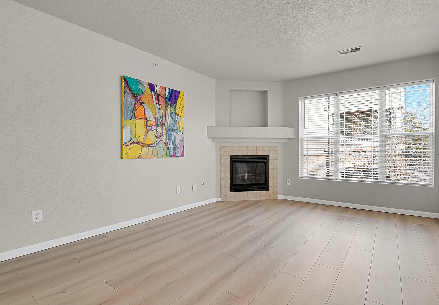 2 bed, 1262 sqft, $2,375 — Photo 3