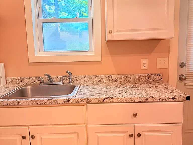 2046 Hartford Ave #4 — Photo 11