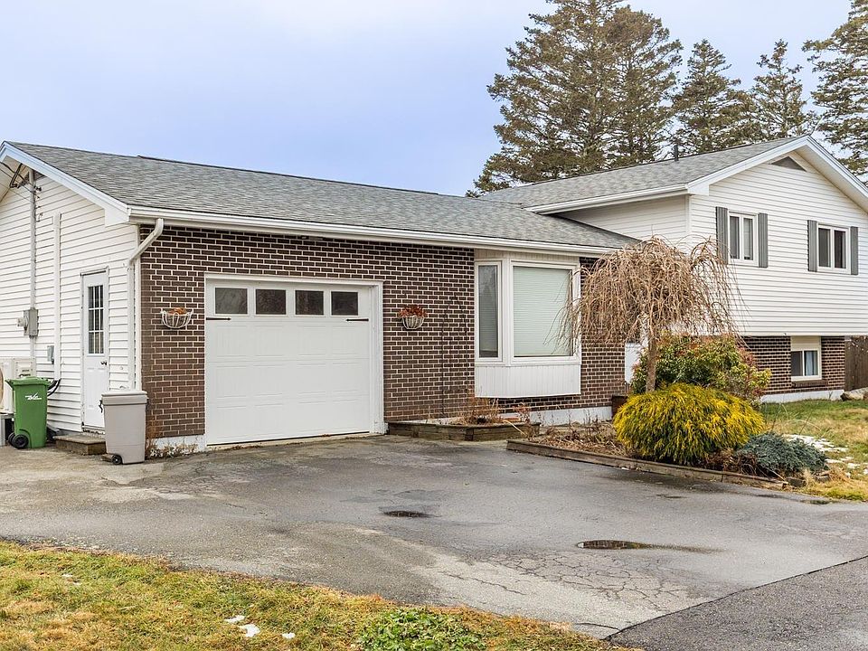1st image of 10 Sprucewood Dr