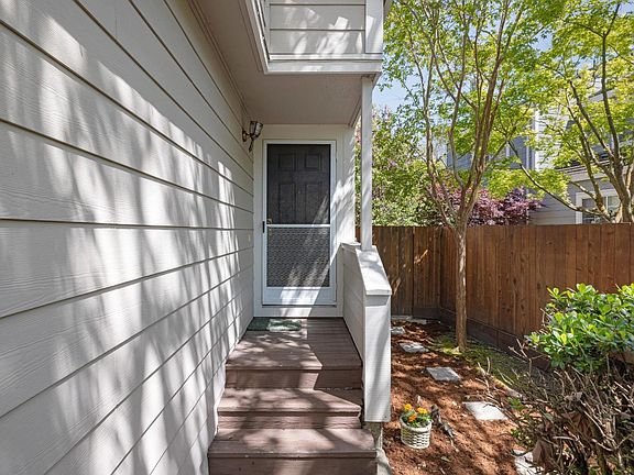 3rd image of 1737 Madeira Circle