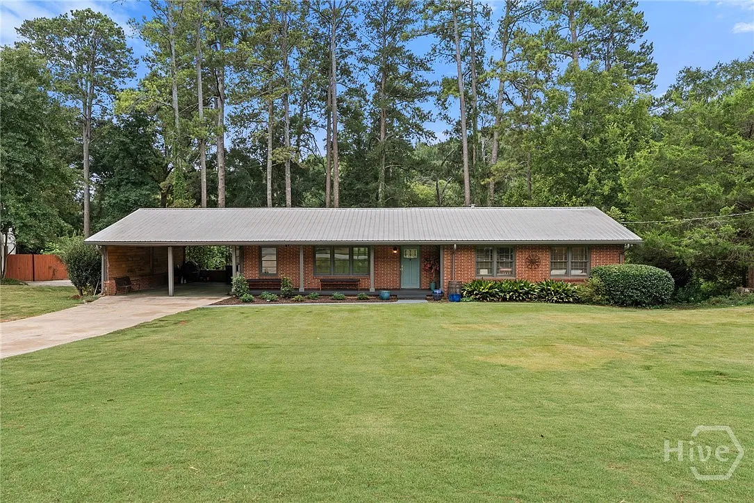 4 bed, 3.0 bath, 2493 sqft, $3,200 — Photo 1
