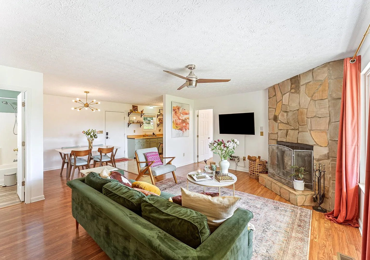 1720 Moon Ct — Photo 3