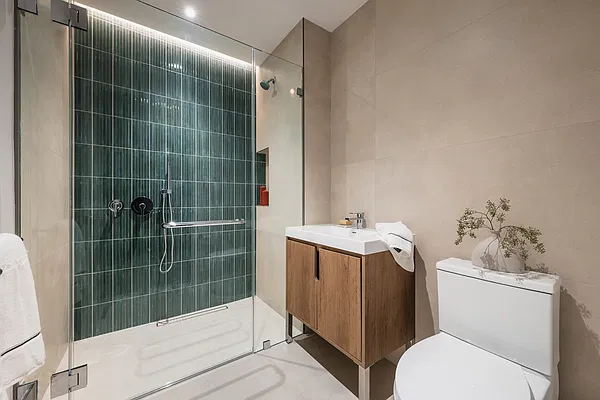 Bathroom, photo 1