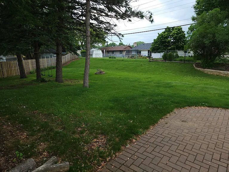 921 Oriole Dr — Photo 8