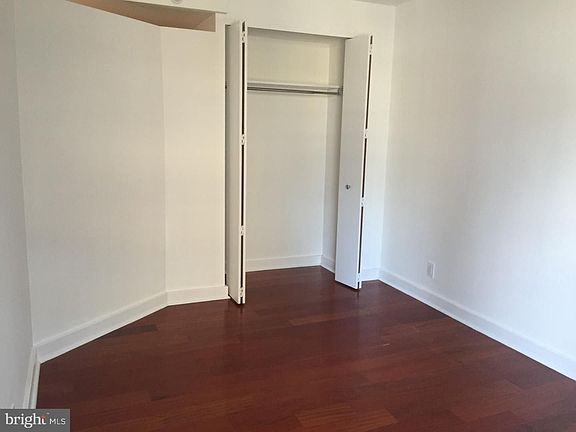 4th image of 219 S 18th St #29-1401