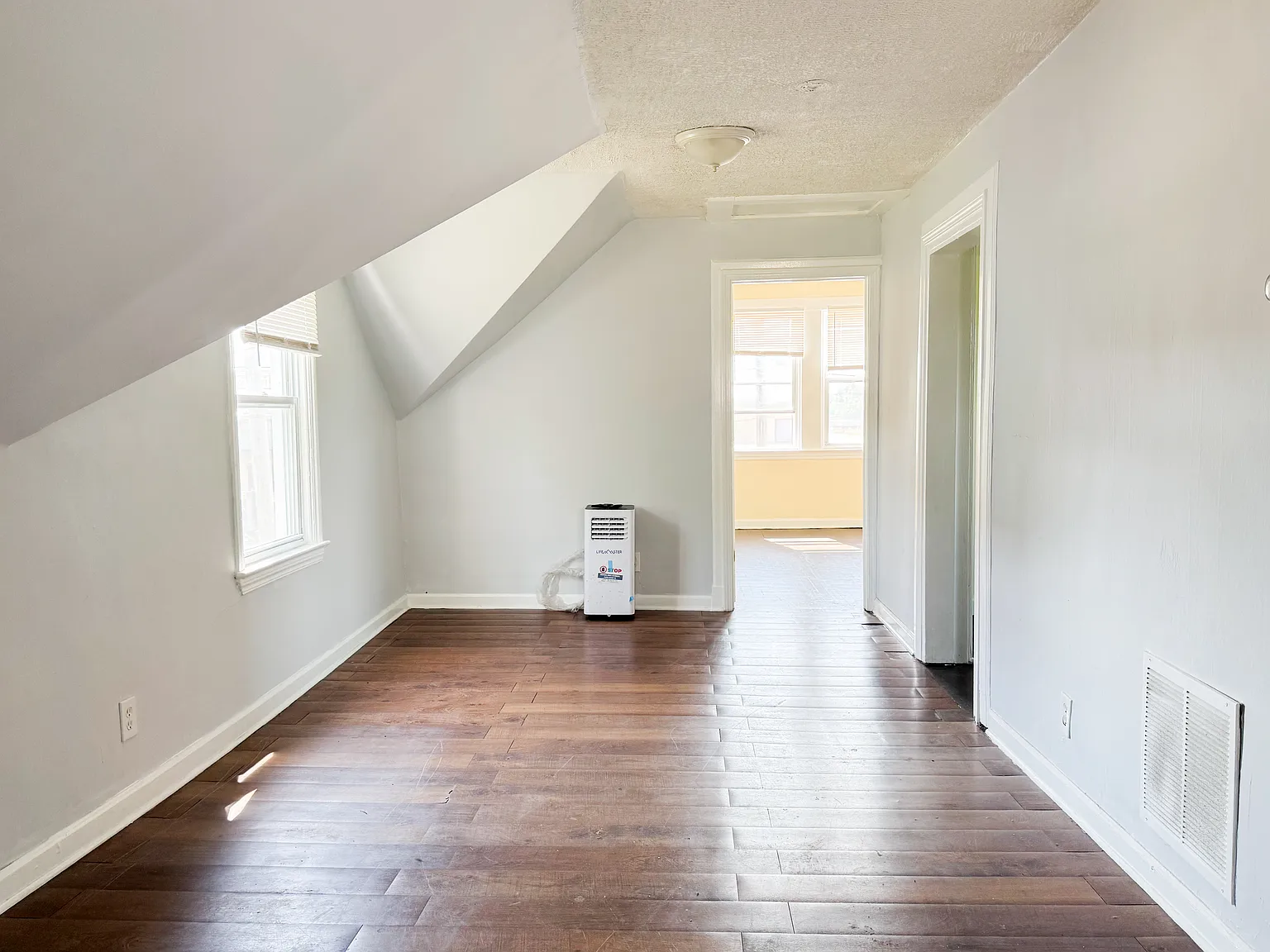 3153 W 106th Street — Photo 3