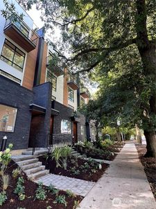 2106 1st Avenue N, Seattle, WA, 98109
