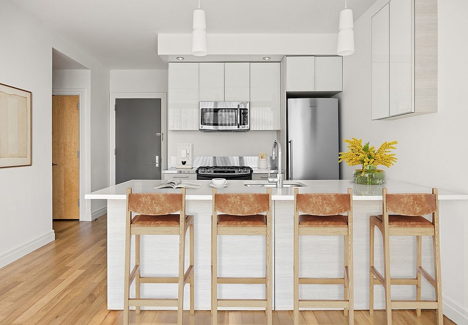 1st image of 550 W 54th St APT 606