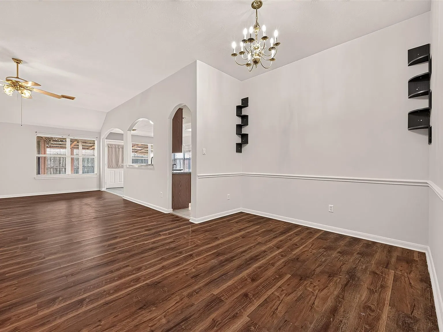 3 bed, 2.0 bath, 2255 sqft, $2,225 — Photo 4