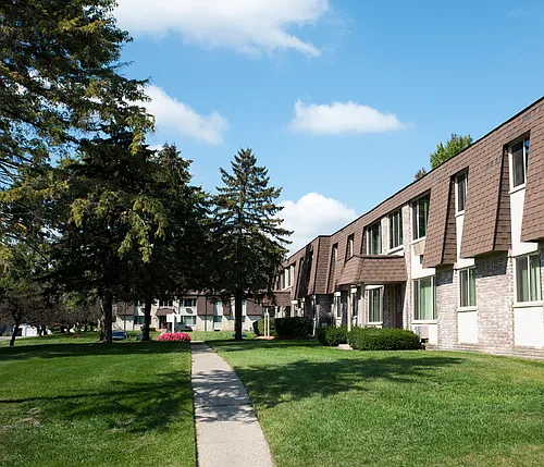 Plymouth Manor Apartments Photo 1