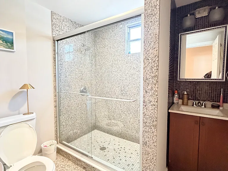 66 Quint Ave #2A — Photo 8
