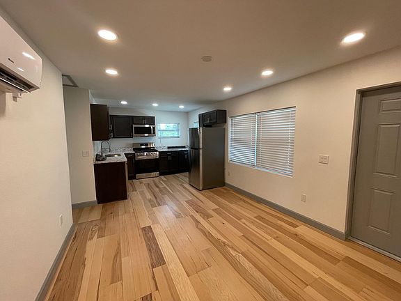 4th image of 2500 Irving Ave S #B