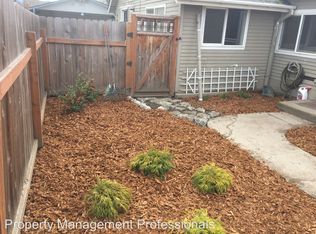 707 SW Burgess St APT B, Grants Pass, OR 97526