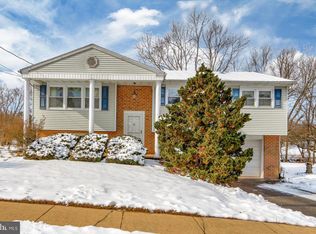 2721 Thornbridge Rd W, York, PA 17408