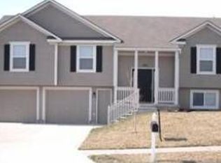 2100 NW Sycamore Ln, Grain Valley, MO 64029