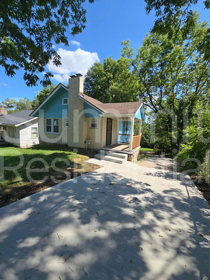 2 bed, 1.0 bath, 945 sqft, $1,075 — Photo 2
