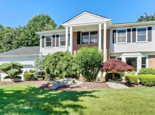 13 Crest Dr, Englishtown, NJ 07726