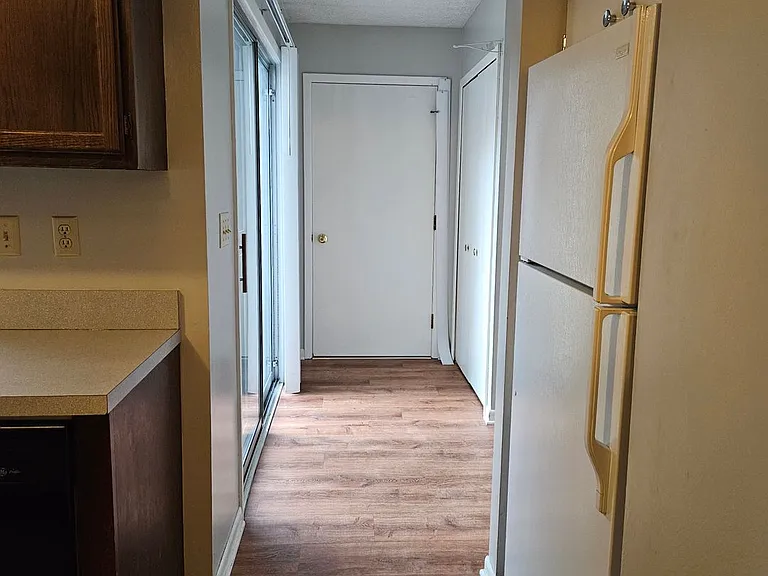 1252 Colonial Dr — Photo 10