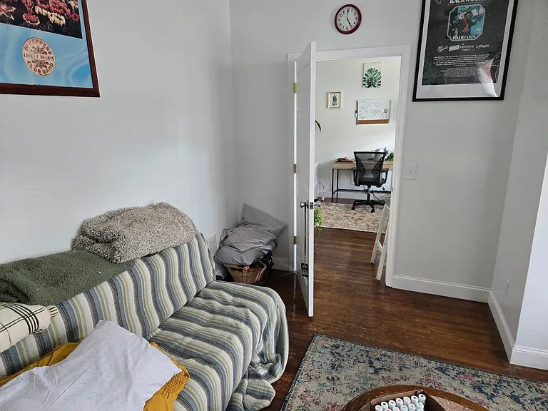 461 E Maxwell St — Photo 4