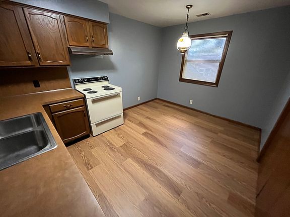 3rd image of 673 E 10th St