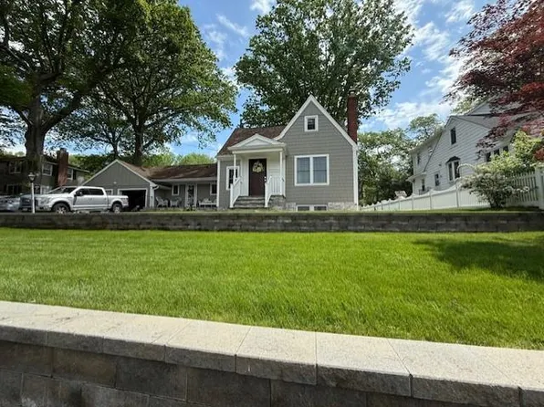 284 Warren Avenue, Hawthorne, NY 10532