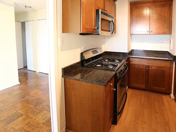 4th image of 2030 N Adams St APT 1411