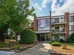 300 W Fullerton Ave APT 227, Addison, IL 60101