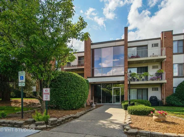 300 W Fullerton Ave APT 227, Addison, IL 60101