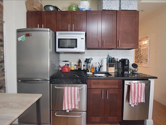 4th image of 7 Cornelia St APT 5B