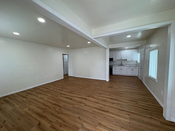 4th image of 5762 Cedar Ave #A