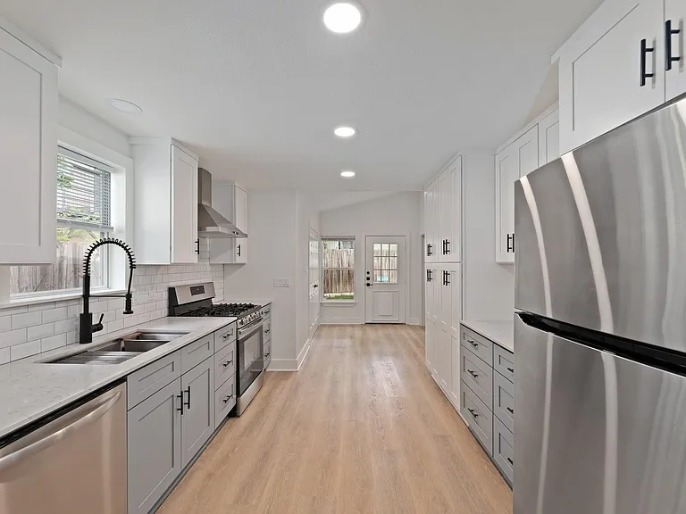 2208 Santa Rita St — Photo 8