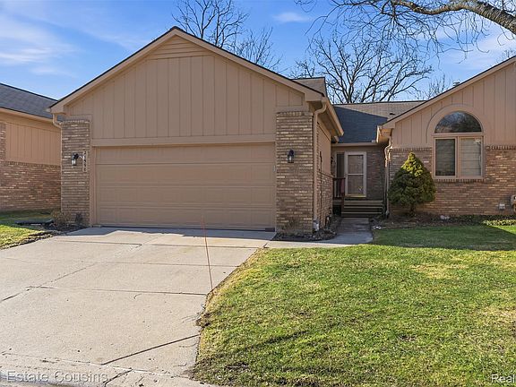 3rd image of 21590 River Ridge Ct