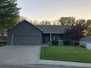 1061 Sirron Ave, Richland, WA